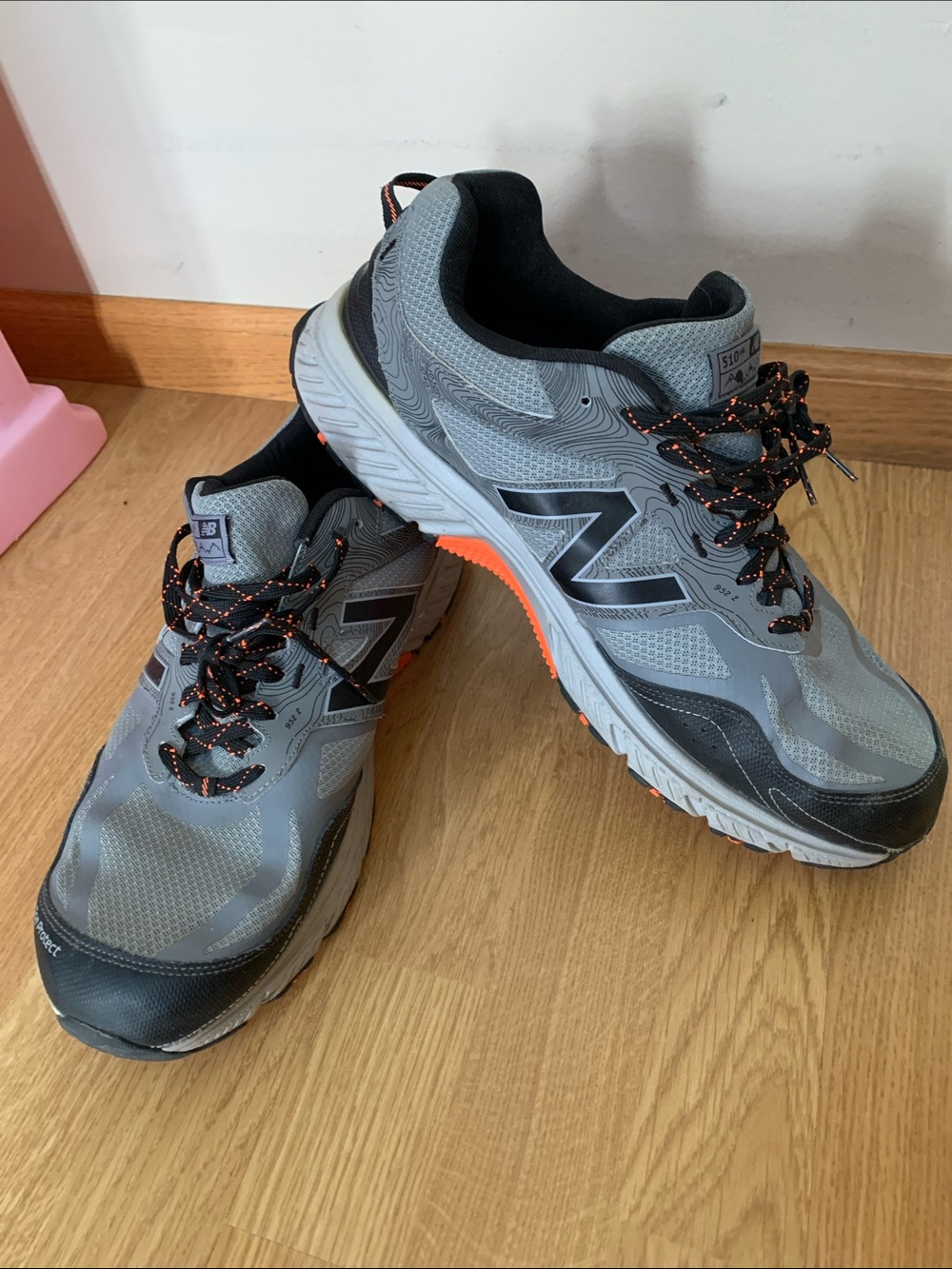 New Balance Men's Gray and Orange Athletic Sneakers